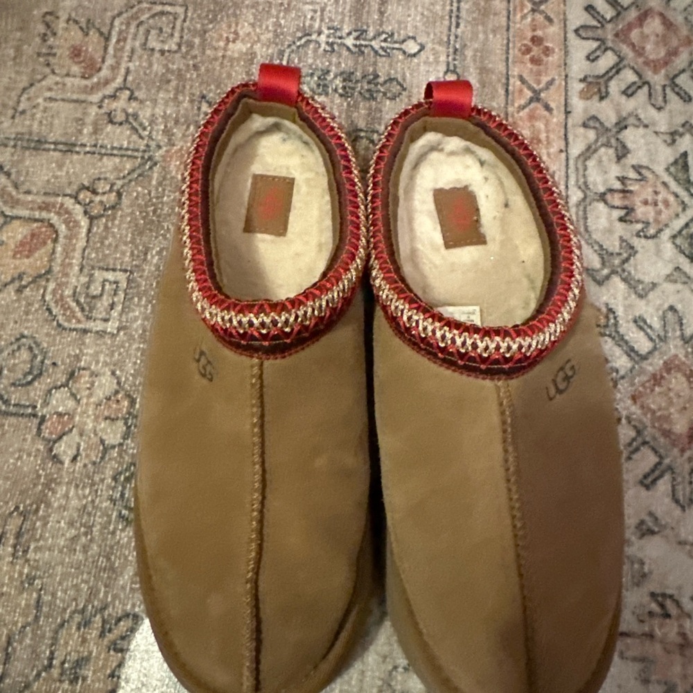UGG Tazz II Platform Slippers Suede Shearling Tan Red Trim Women’s 10